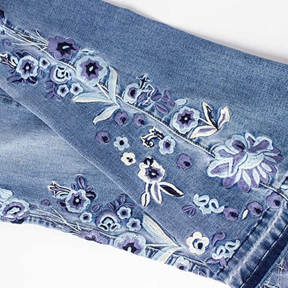 2xHP💝Women’s Embroidered Flared Jeans small waist 14” inseam 30” rise 9” - Picture 5 of 6